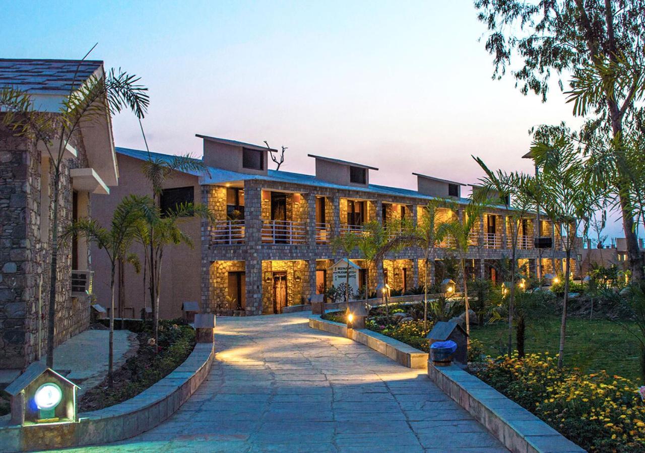 Tag Resorts The Banyan Retreat Рамнагар Экстерьер фото